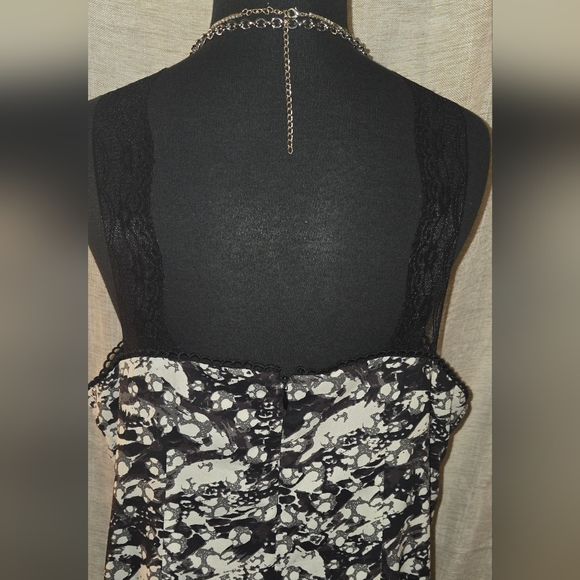 💙Used Elegant Black and Cream Women's Dress - Picture 4 of 7